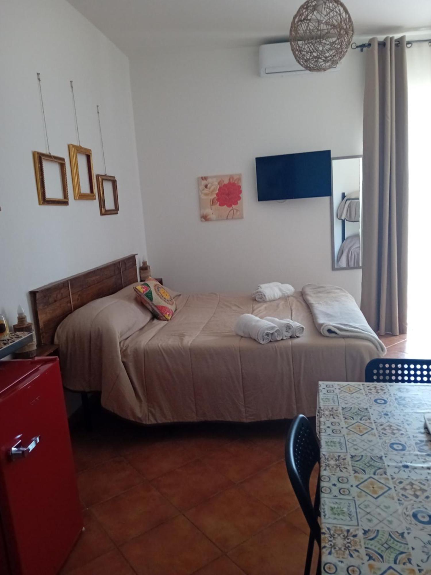 Bed & Breakfast Acquaviva Di Vullo Vincenzo Acquaviva Platani Chambre photo
